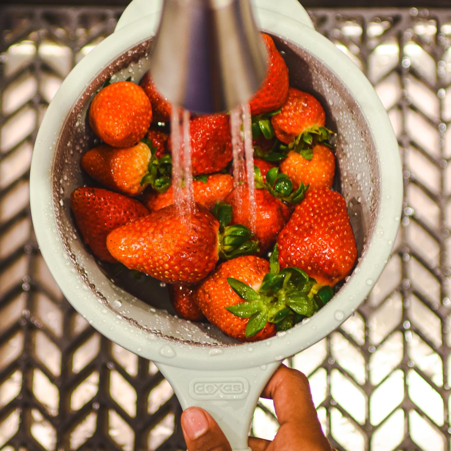 10" Collapsible Silicone Colander in Cream, Kitchen Strainer with Handles, 15.1 Cup Capacity | BPA-Free, Heat-Resistant, Space-Saving Kitchen Tool