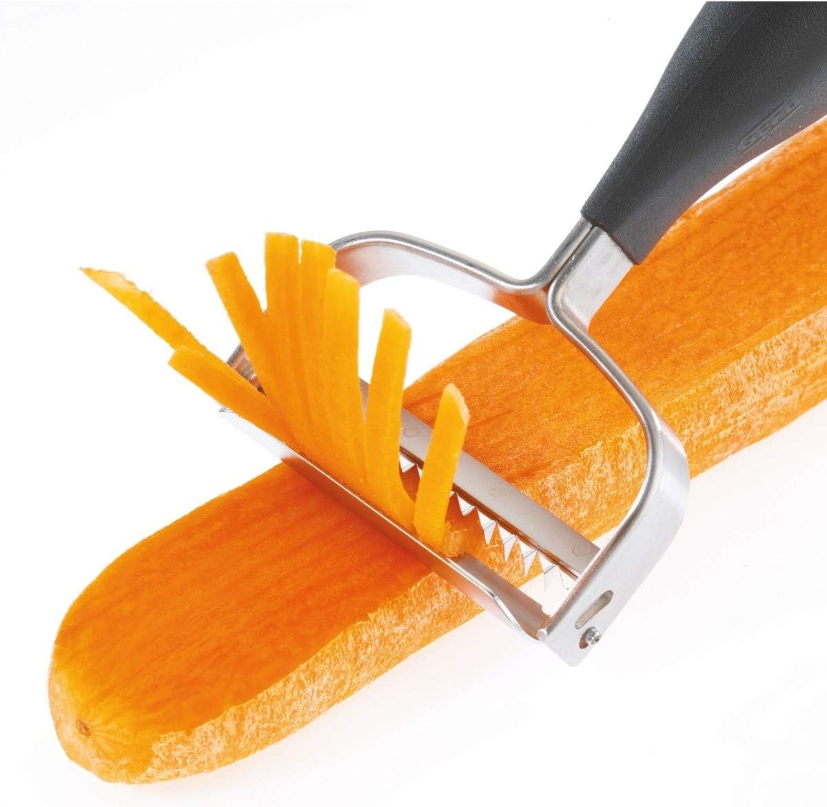 13660 Julienne Peeler, Striscia