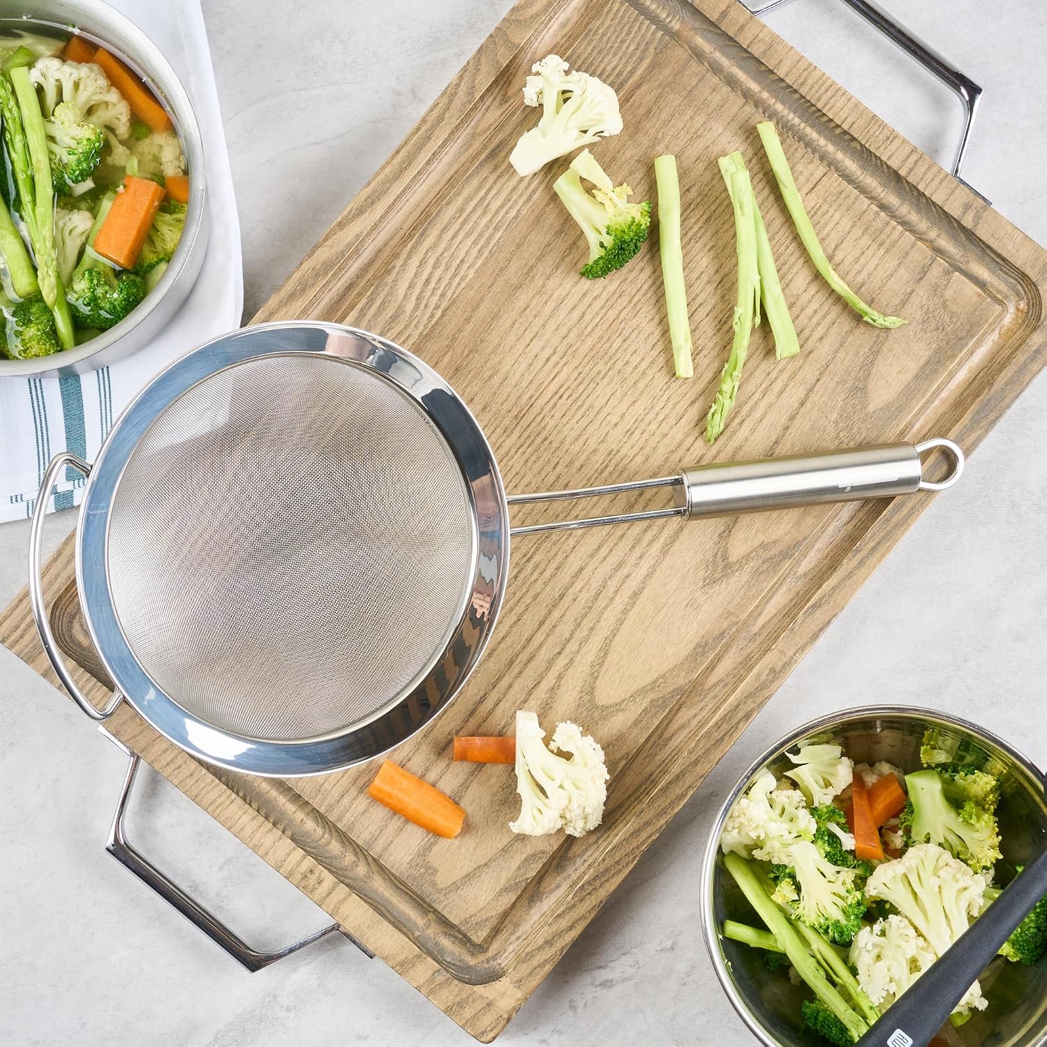11.5 in Stainless Steel Fine Mesh Strainer - German Standard Sieve Sifter with Ergonomic Handle, Dishwasher Safe - Reinforced Metal Food Strainer for Quinoa, Soup, Sauce, Baking