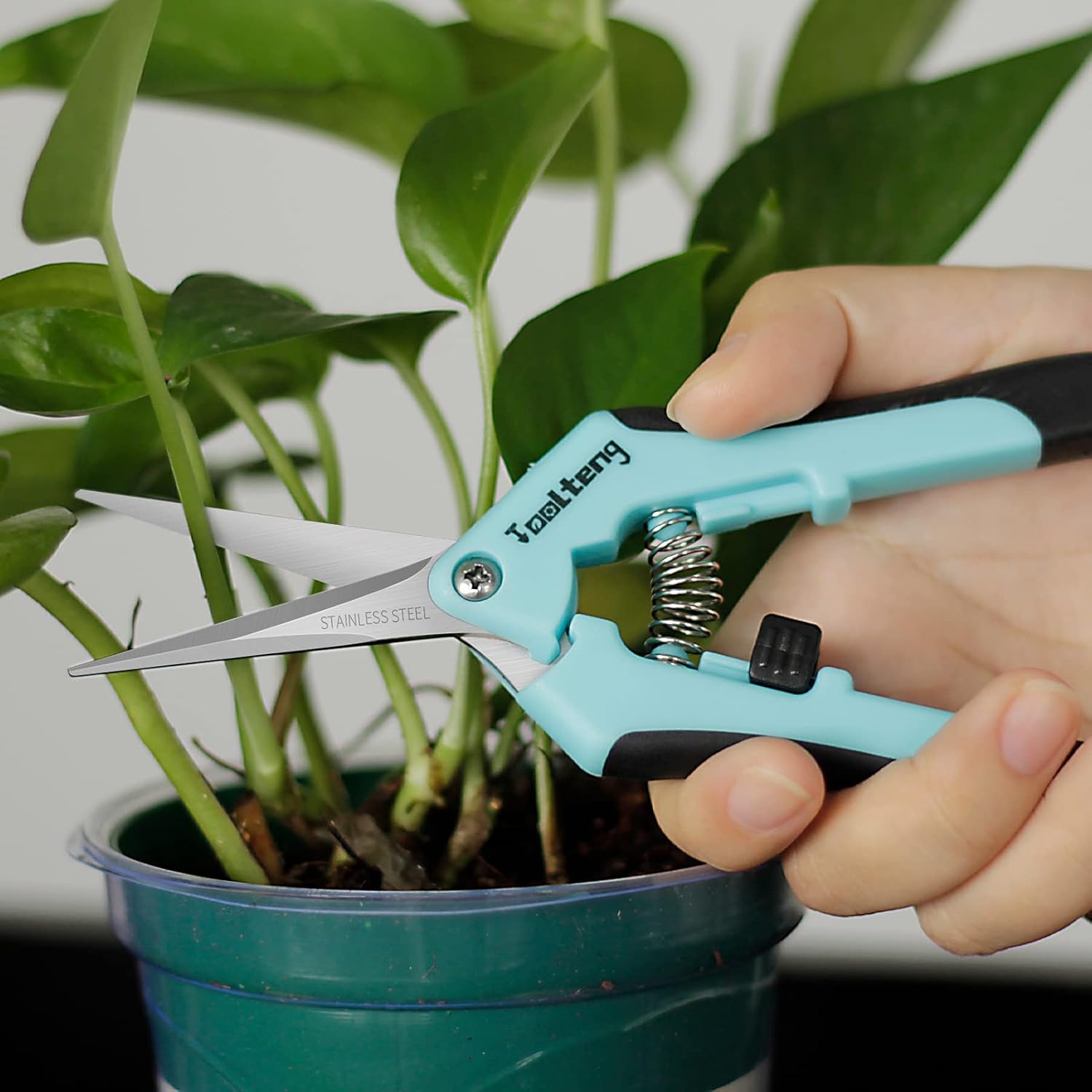 1 Pack Pruning Shears with Curved Blades, Garden Trimming Scissors, Gardening Hand Pruning Snips Titanium Coated Precision Bonsai Pruning Shears, Efficient Flower Cutters (Pink)