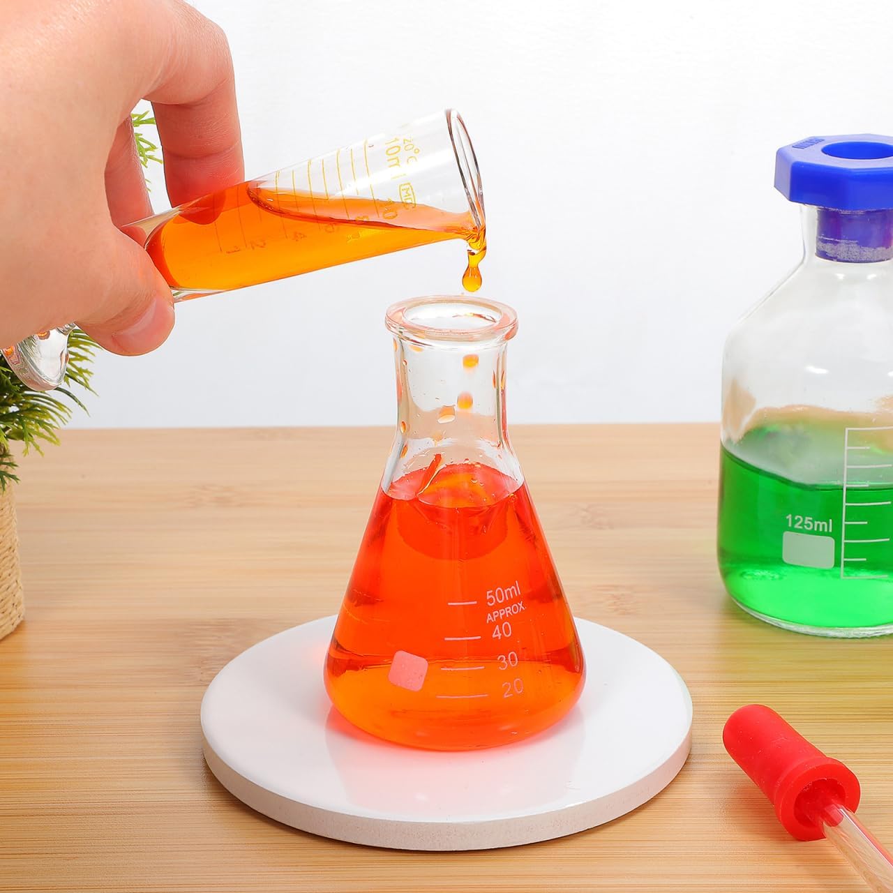 10ml Graduated Cylinder, Borosilicate Glass Measuring Cup with Pour Spout, Conical Precise Lab Graduated Measuring Cylinder for Liquid, Science Labware
